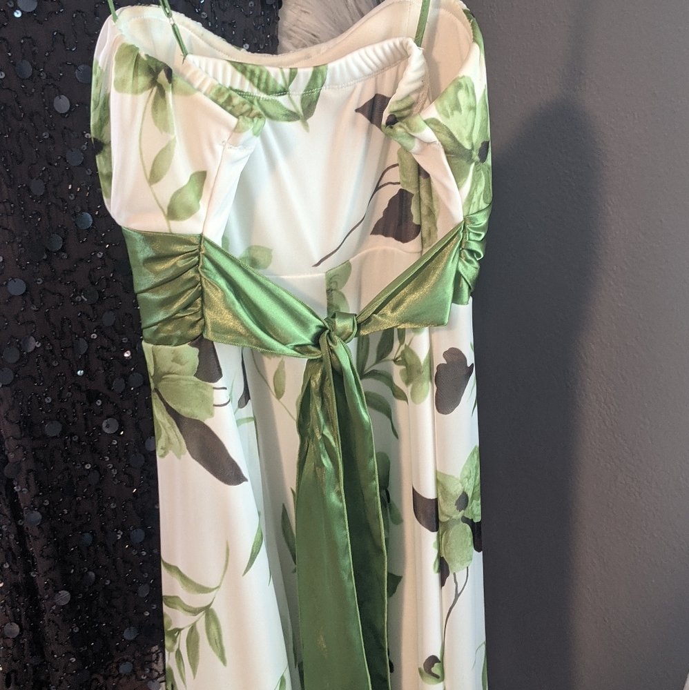 Dress - Picture 3 of 5